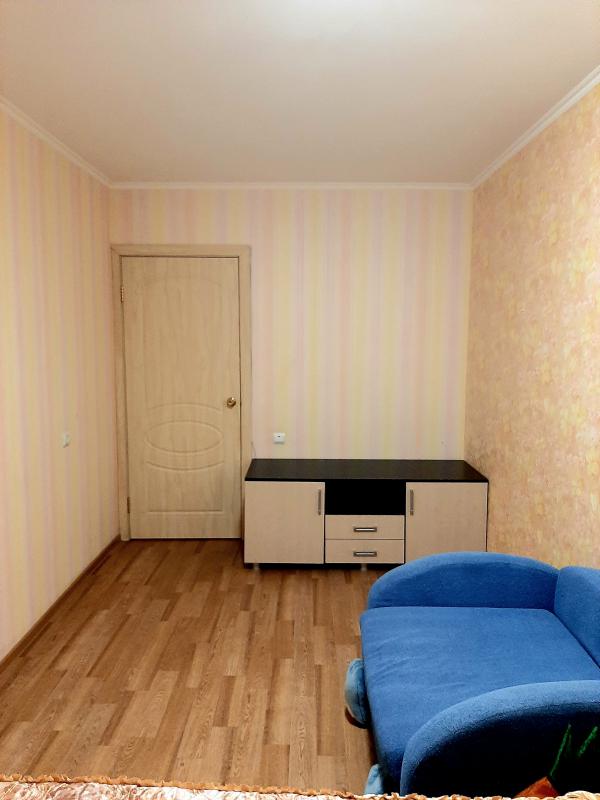 Продам 2-комнатную квартиру "распашонка" на 4 этаже 5-ти этажного дома в центре города по - Новотроицк