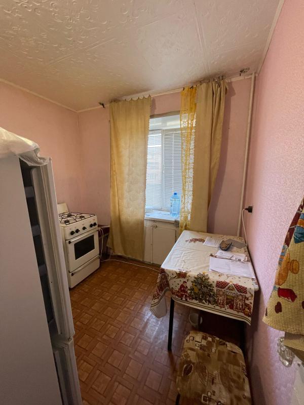 Продается 3х комнатная квартира (маломерка) в отличной локации
На среднем этаже ,Установлено два пла - Новотроицк